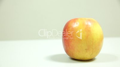 gelber Apfel