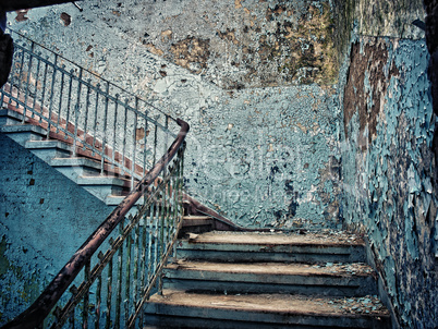 alter maroder Treppenaufgang