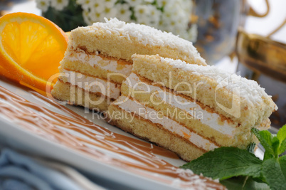 Sponge cake with a delicate soufflé