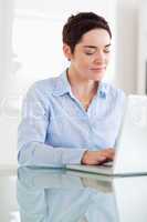 Brunette businesswoman with a laptop