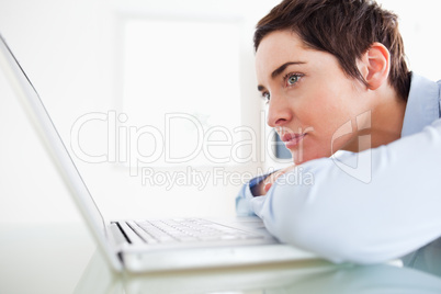 Waiting brunette businesswoman with a laptop
