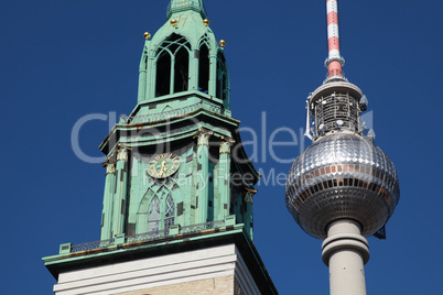 Berlin Fernsehturm und Nikolai-Kirche
