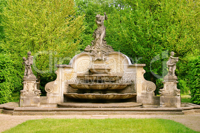 Altdoebern Brunnen - Altdoebern well 01