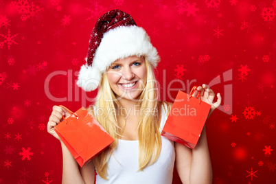 Blonde Frau mit Weihnachtspäckchen