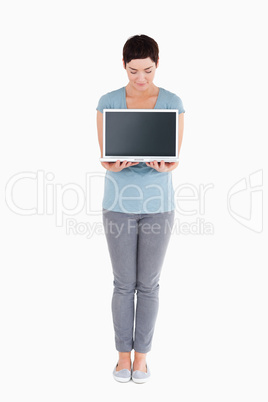 Short-haired woman showing a notebook