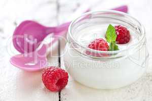Joghurt mit Früchten / natural yogurt with fruits