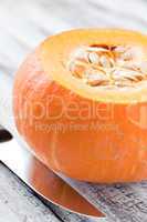 aufgeschnittener Kürbis / sliced pumpkin