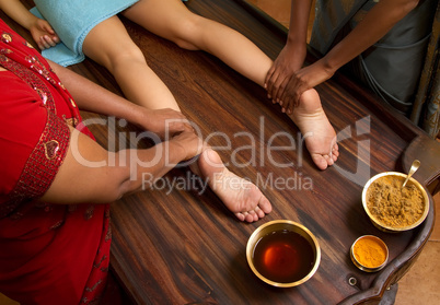 traditional indian ayurvedic oil foot massage