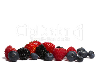 heidelbeeren, himbeeren, erdbeeren und brombeeren mix