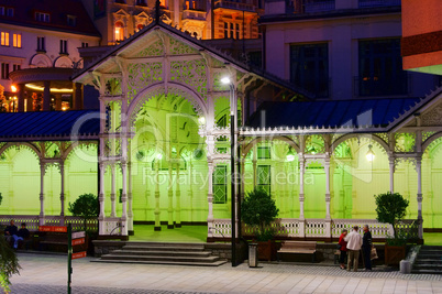 Karlovy Vary Marktkollonade Nacht 01 - Karlovy Vary Market Colonnade night 01