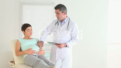 Arzt mit Patientin