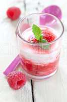frischer Fruchtjoghurt / fresh fruit yogurt