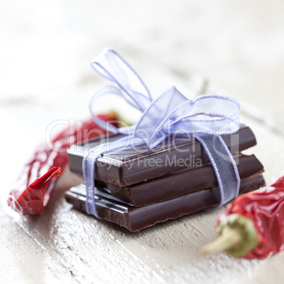 Schokolade und Peperoni / chocolate and red pepper