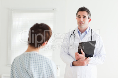 Doctor talking to a woman in hospital gown