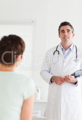 Doctor talking to a brunette woman