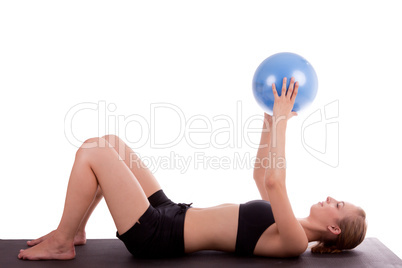 Junge Frau mit Gymnastikball