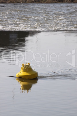 Boje in der Weser bei Hameln