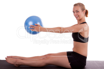 Junge Frau mit Gymnastikball
