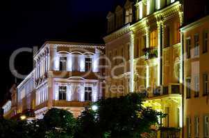 Karlovy Vary Hausfassaden Nacht - Karlovy Vary facade by night 01