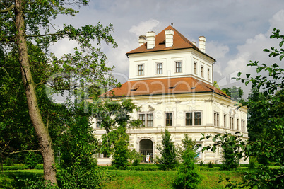 Ostrov Weisses Schloss - Ostrov white palace 01