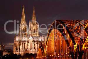 Kölner Dom bei Nacht