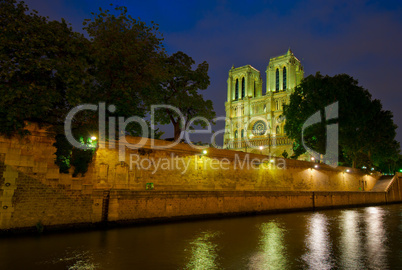 Notre Dame de Paris at night