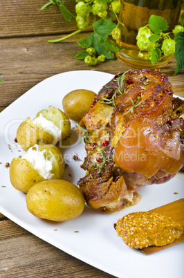 schweinefleisch eisbein und bier