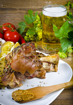 schweinefleisch eisbein und bier