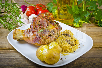 schweinefleisch eisbein und bier