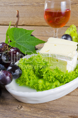 käse und weintrauben käse und weintrauben
