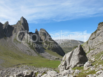 Mountain-peaks, visible alpine folds