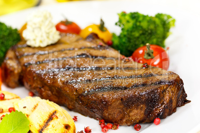 Rumpsteak mit grünem Brokkoli,Karotten,Bratkartoffeln