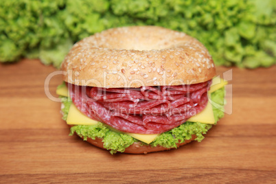 Salami-Bagel