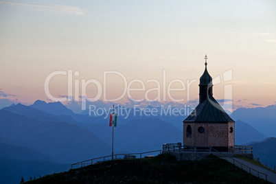 Bergkapelle auf Wallberg bei Sonnenuntergang