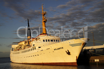 Passagierschiff Atlantis in Cuxhaven