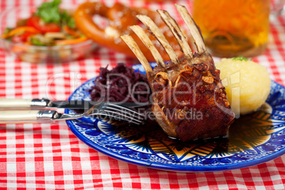 Spanferkelbraten mit Knödel