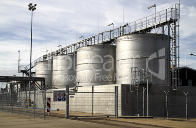 Tanklager im Hafen von Cuxhaven