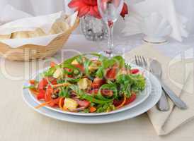 Vegetable salad with grilled cheese