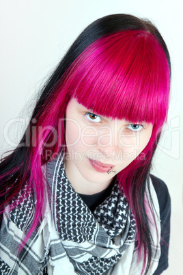 Junge Frau mit roten Haaren
