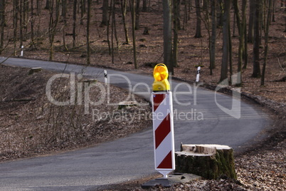 Warnbake an einer Strasse