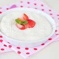 Grießbrei mit Erdbeeren / semolina pudding with strawberries
