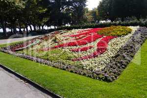 Uhrwerk und Allee mit Blumen,Lausanne,Genfer See