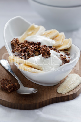 Schokomüsli mit Bananen - Chocolate flakes with bananas