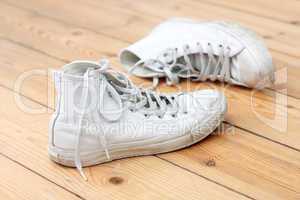 Canvas shoes