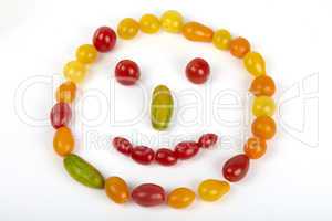 Smiley Gesicht aus kleinen Biotomaten gelegt - Smiley face set of small organic tomatoes