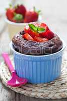 Schokoladenkuchen mit Erdbeeren / chocolate cake with strawberry