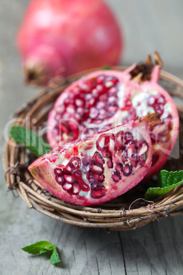 frischer Granatapfel / fresh pomegranate