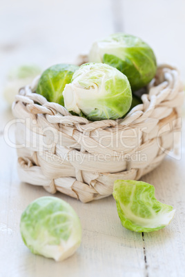 Rosenkohl im Körbchen / brussels sprouts in a basket