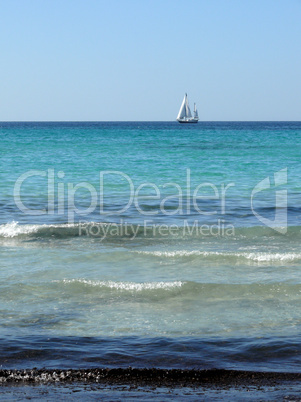 Segelboot auf dem Meer