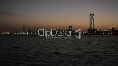 Abu Dhabi, im Vordergrund das Meer.